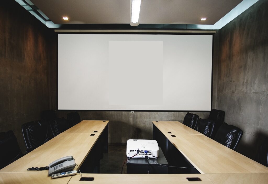how do projector screens work