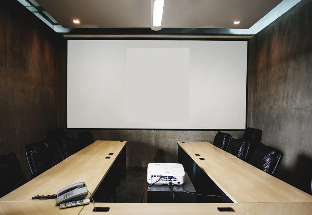 how do projector screens work