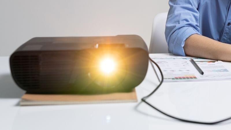 how to connect a projector to a laptop, connect a projector to a laptop, connect projector to laptop
